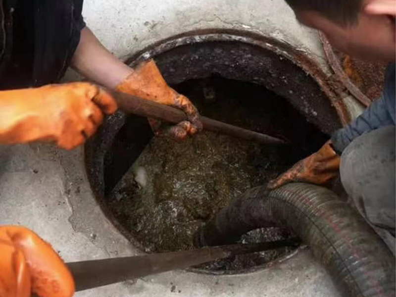 莲花清理化粪池时如何避免沼气的危害?